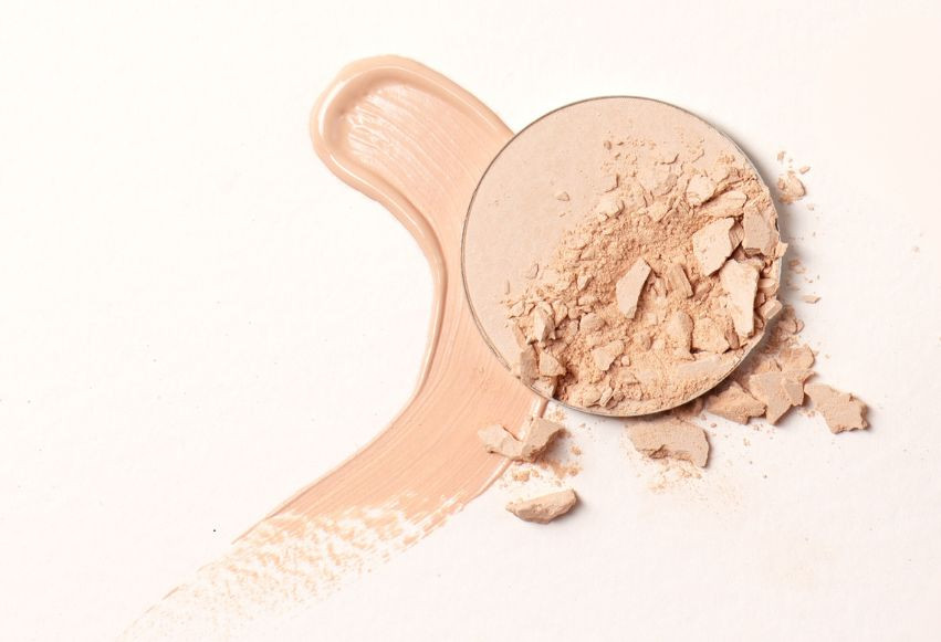 2025 Makeup Trends: Blurring Makeup – Are Powders Making a Comeback?